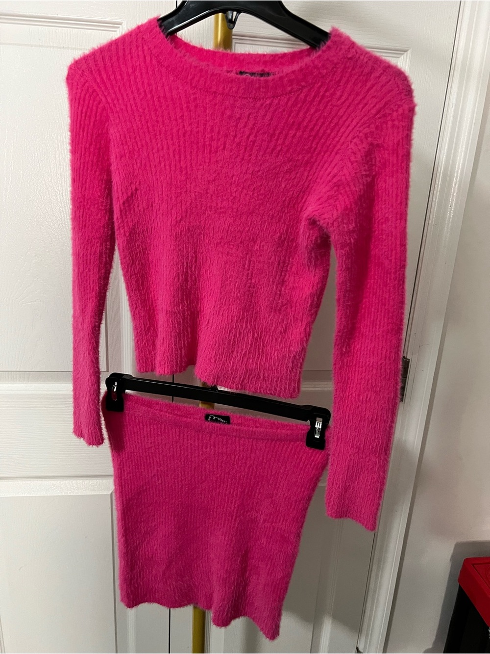 Art Class Fuzzy Hot Pink, Red or Green Two-Piece Sweater & Skirt Set Size L 10/1